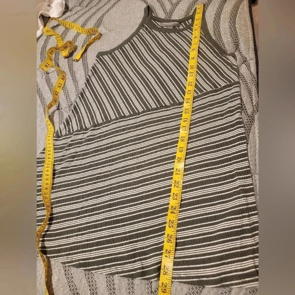 A Pea In The Pod Maternity Top Womens Size Medium Long Tank Top Stripes Summer - Picture 5 of 7